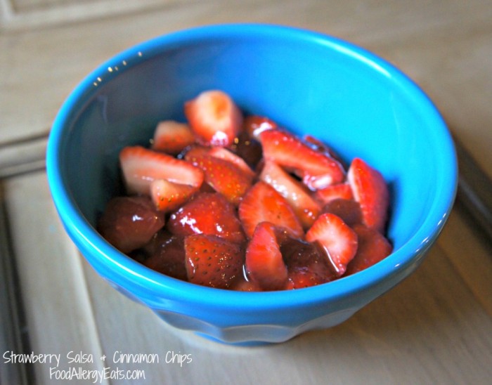 Cinnamon Chips & Strawberry Salsa via @FoodAllergyEats