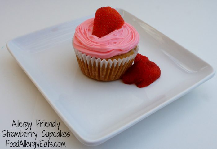 Allergy Friendly Strawberry Cupcakes from @FoodAllergyEats #vegan