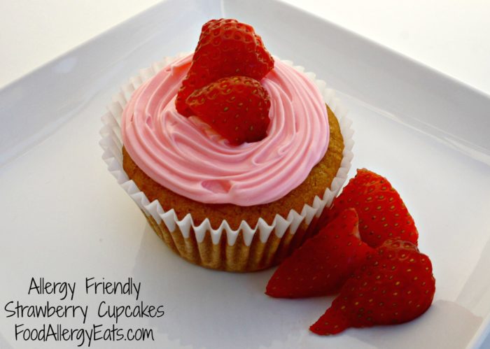 Allergy Friendly Strawberry Cupcakes from @FoodAllergyEats #vegan
